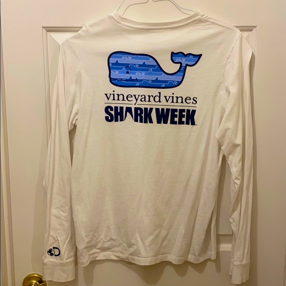 Vineyard Vines Shark Week 🦈🌊 XL children’s tee!